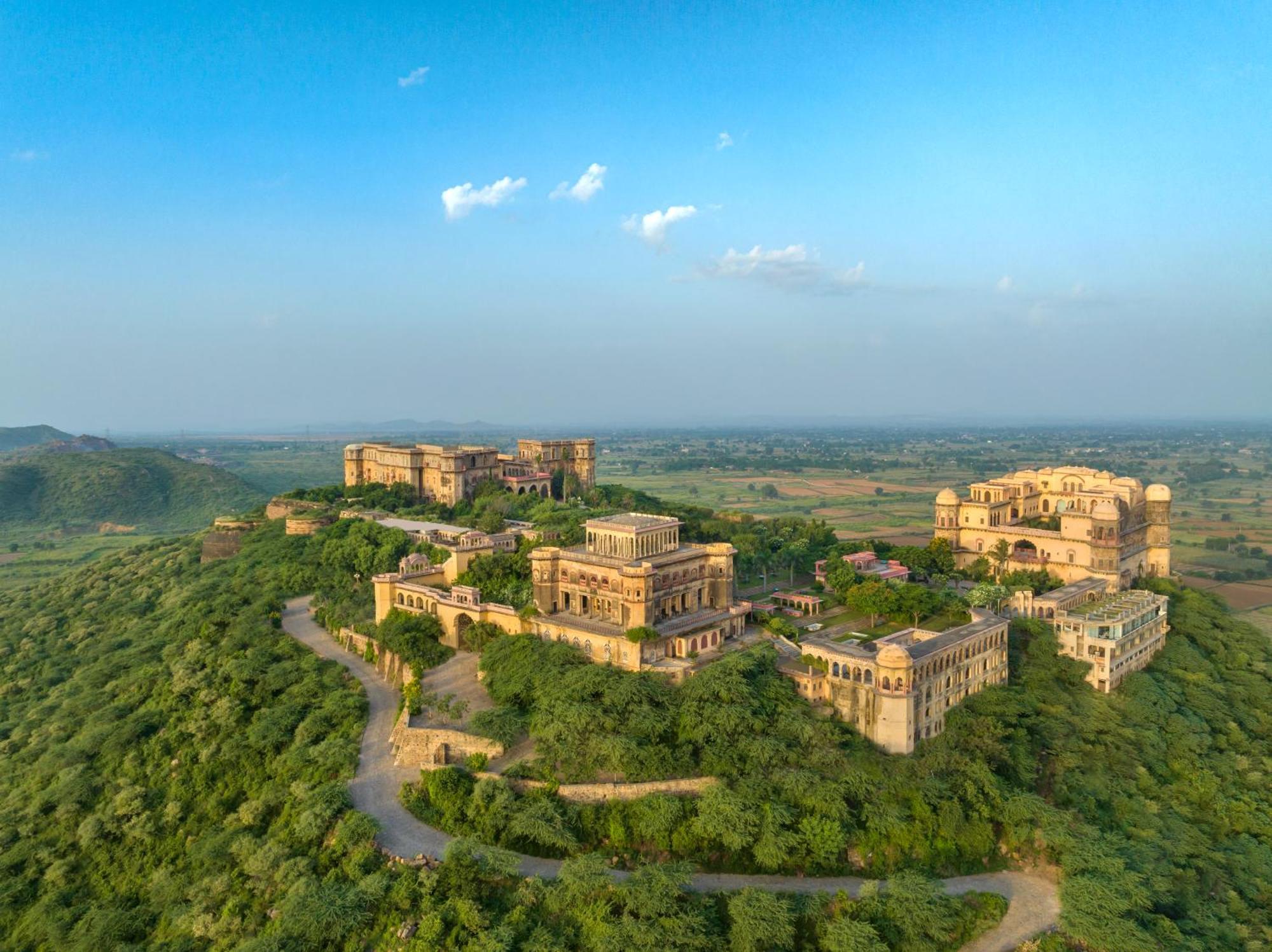 Neemrana'S - Tijara Fort Palace Zewnętrze zdjęcie