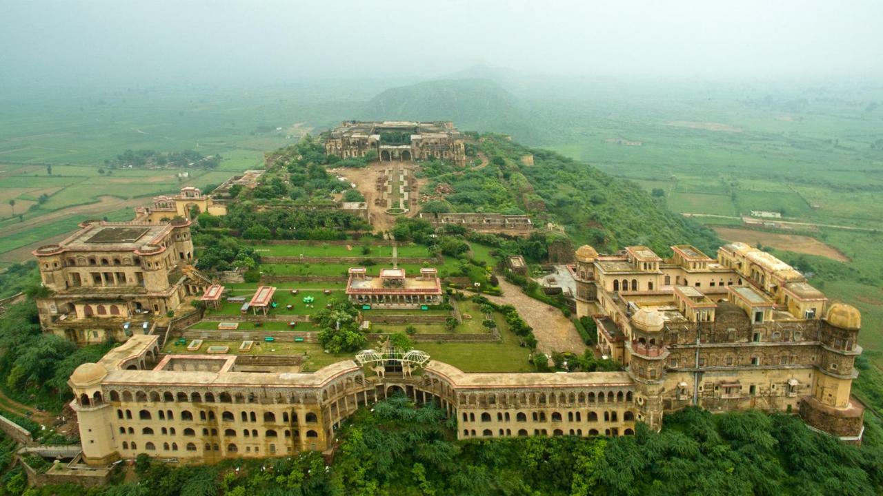 Neemrana'S - Tijara Fort Palace Zewnętrze zdjęcie